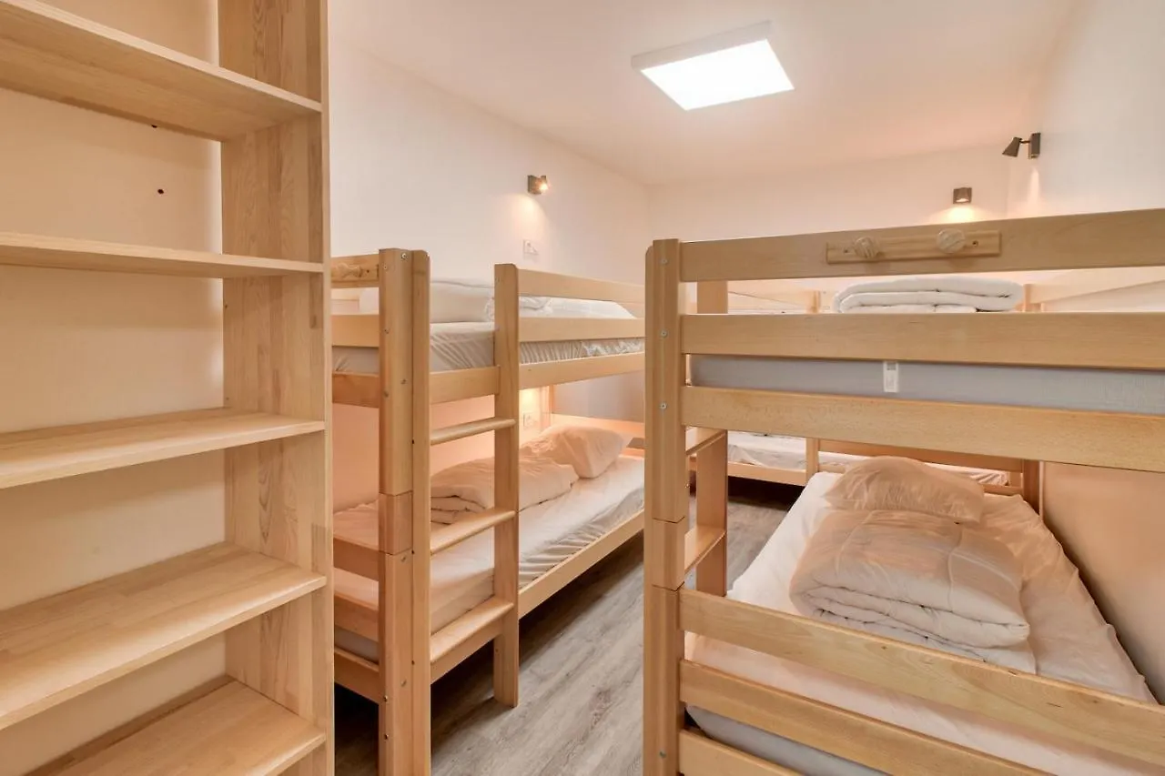 Daire A 80M Des Pistes, Bel Appartement Pour 15 Génos