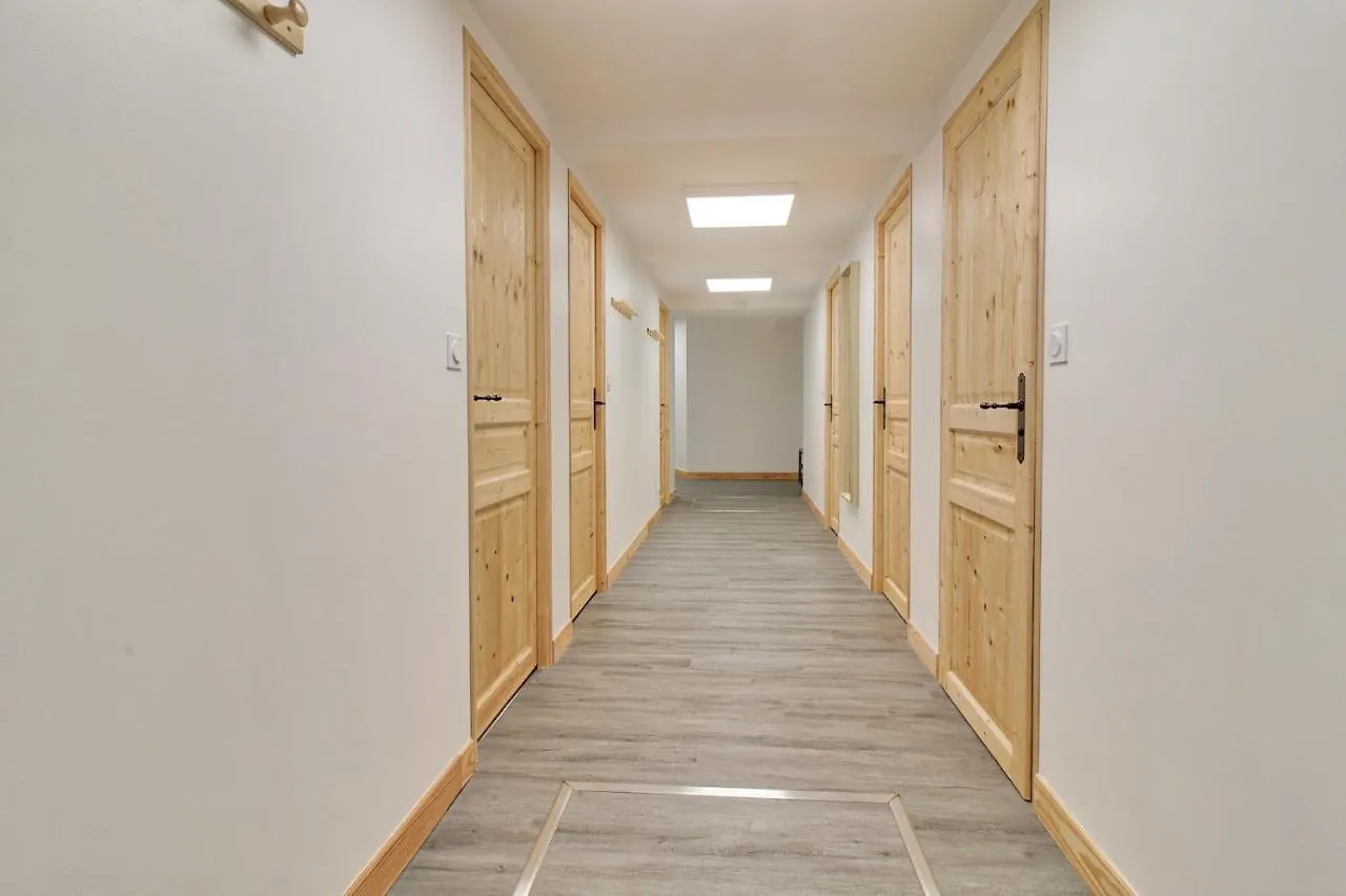 Daire A 80M Des Pistes, Bel Appartement Pour 15 Génos